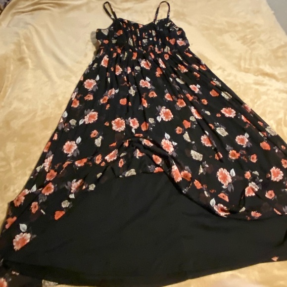 Like New! TORRID BLACK FLORAL PLEATED CHIFFON MAXI DRESS! Size 2X - Picture 10 of 11